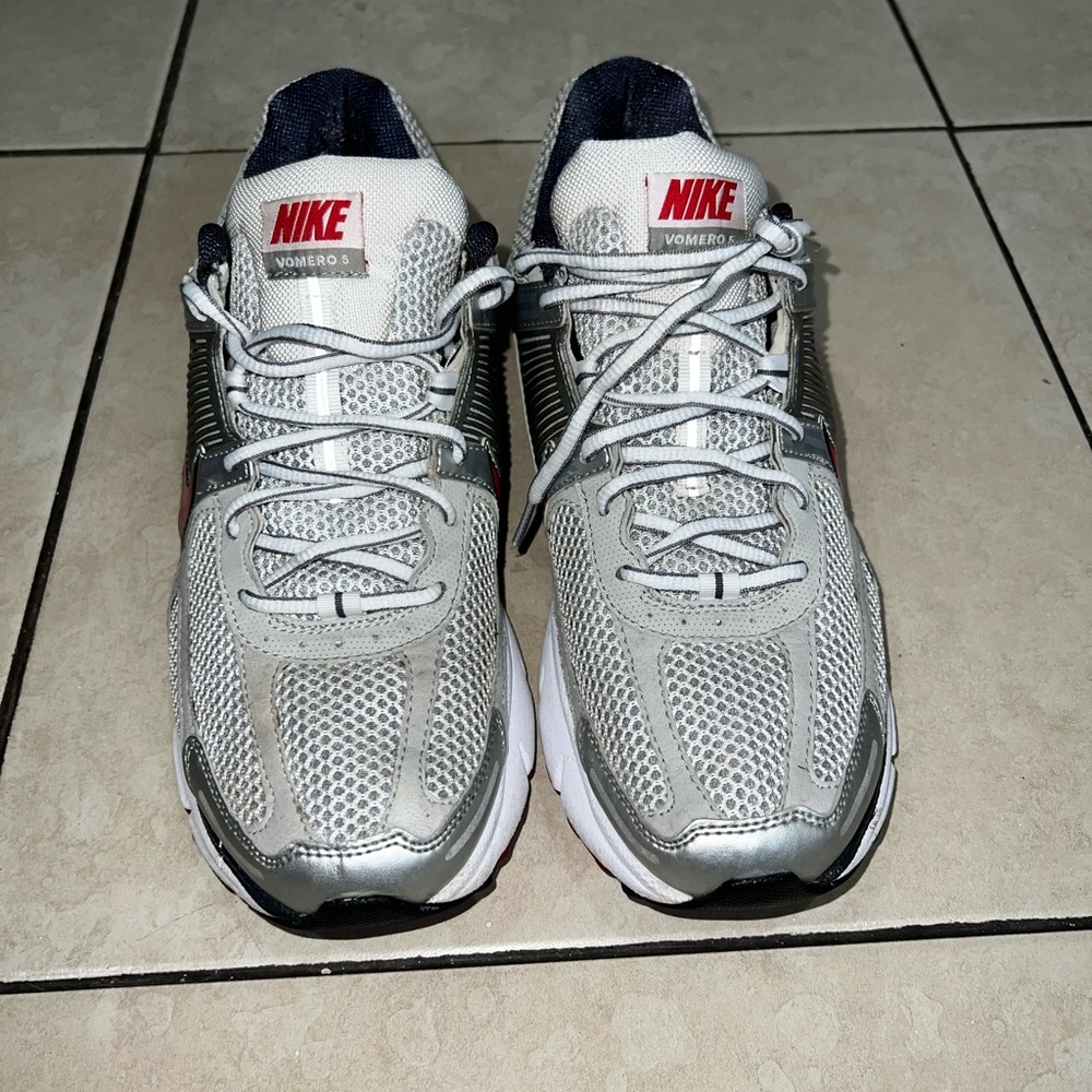 Nike Vomero 5 Gray/Red Men's Running Shoes Low Top Lace Up Sneakers
